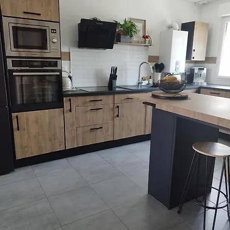 Chez Particulier Proche Circuit 24h Homestay